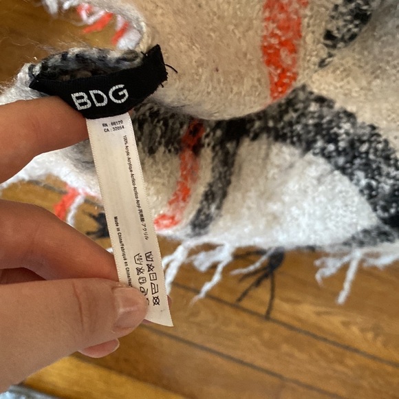 Urban Outfitters blanket scarf, plaid, one size - Picture 2 of 2